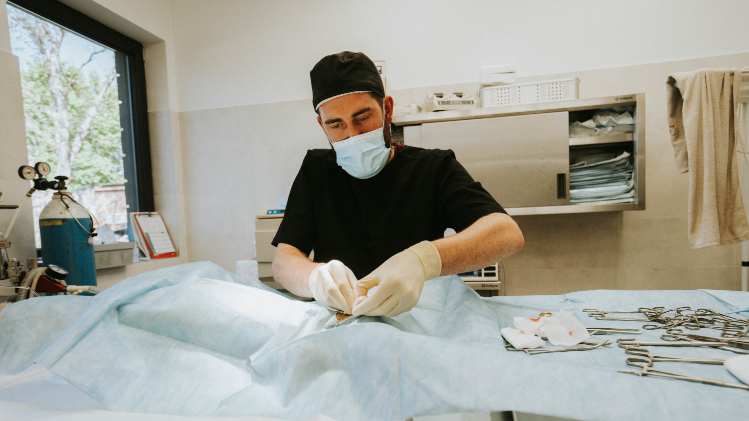 Zaufaj nam i daj swojemu zwierzakowi najlepszą opiekę - Optivet, specjalizujący się w dermatologii, kardiologii i neonatologii zwierzęcej, zawsze gotowy, by pomóc w nagłych przypadkach.